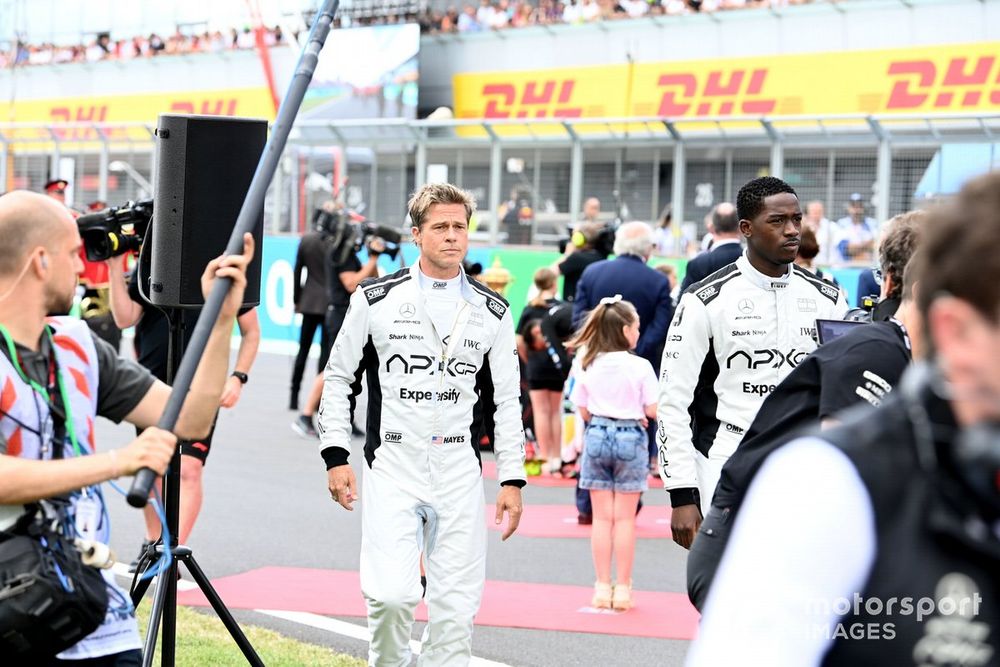 Brad Pitt y Damson Idris en la filmación de 'F1, la película'.