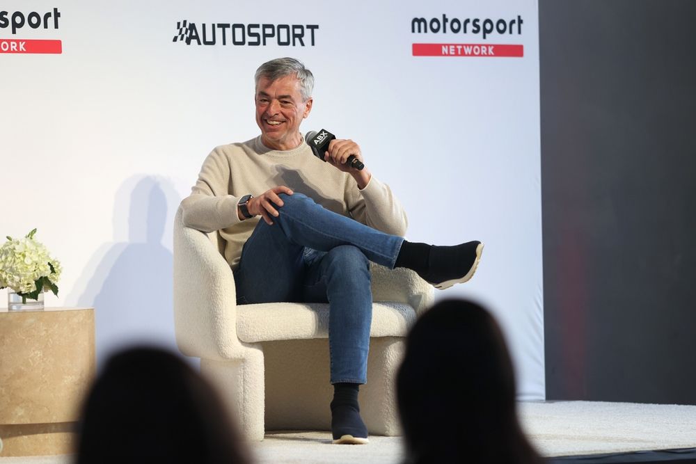 Eddy Cue habla durante el Autosport Business Exchange New York en la ciudad de Nueva York.