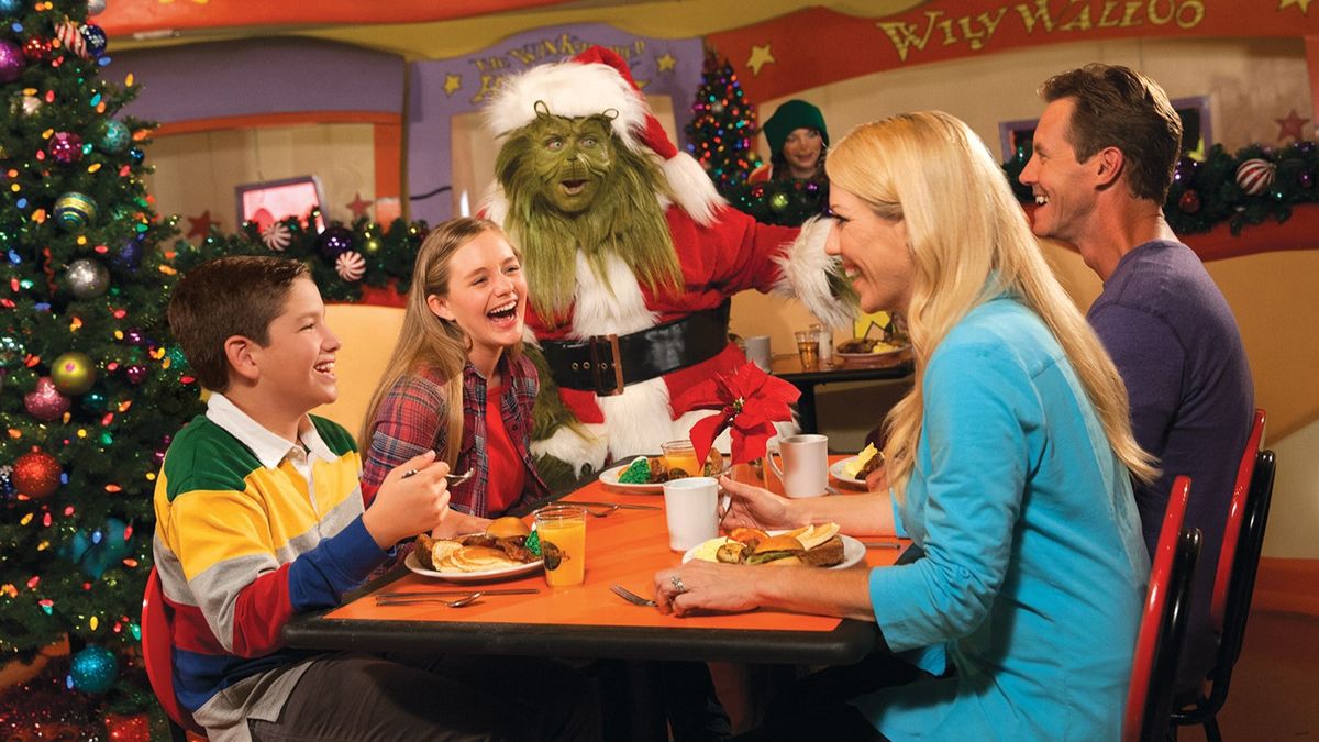 En Seuss Landing, la celebración de Grinchmas lleva el espíritu navideño a nuevos niveles de diversión.