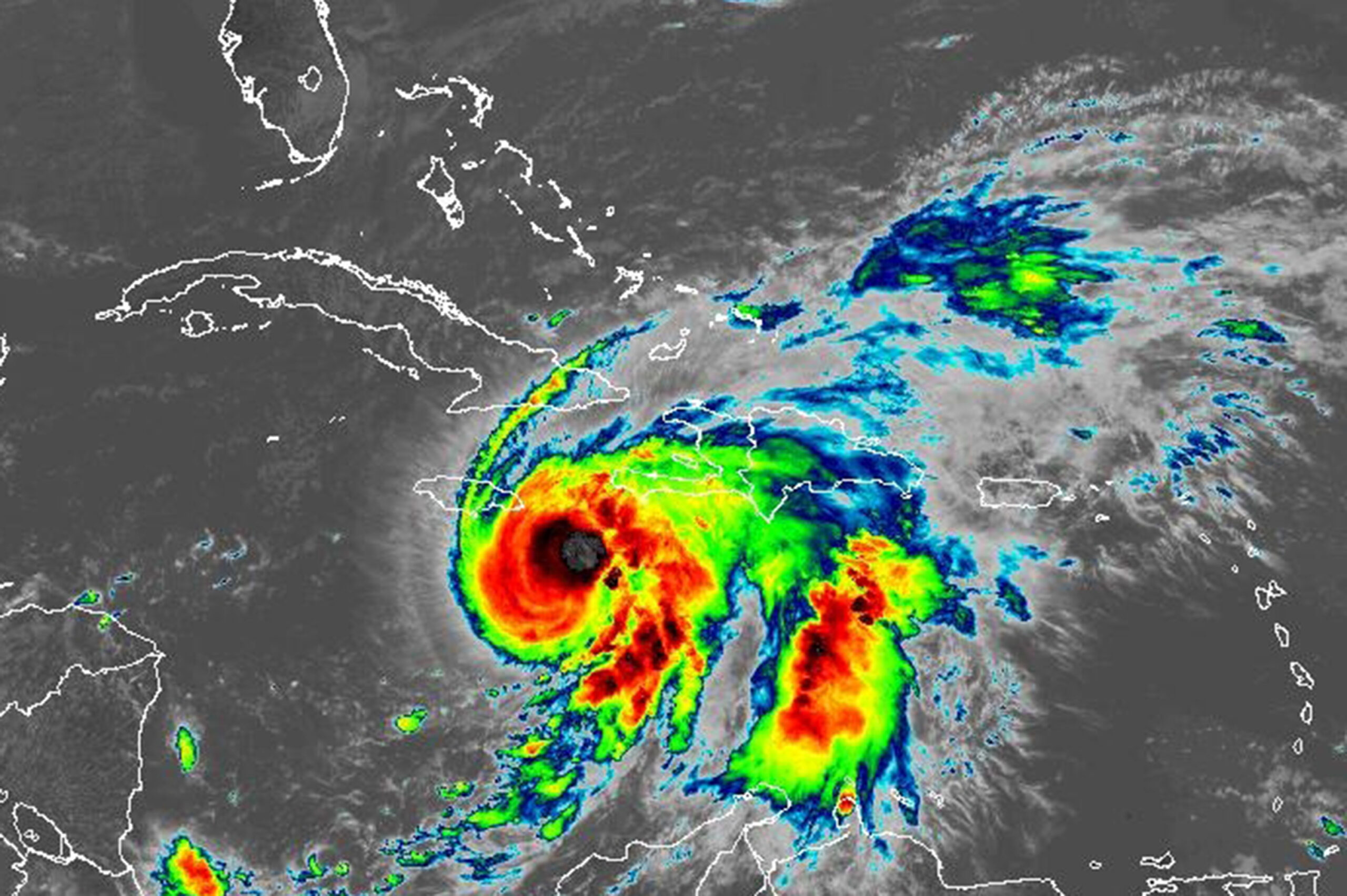 Esta imagen satelital infrarroja muestra el recién formado huracán Melissa el sábado 25 de octubre de 2025. (NOAA/GOES-Este)
