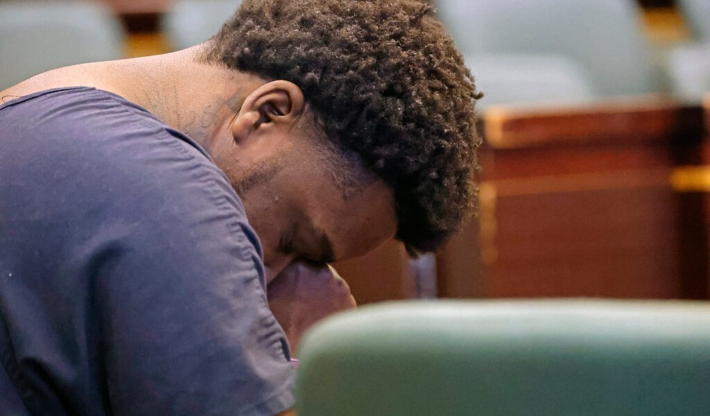 Un conductor enfrenta cargos por muerte en tránsito, pero sus seres queridos culpan a la policía de Orlando