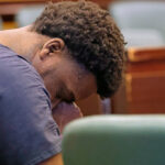 Un conductor enfrenta cargos por muerte en tránsito, pero sus seres queridos culpan a la policía de Orlando