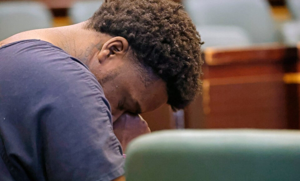 Un conductor enfrenta cargos por muerte en tránsito, pero sus seres queridos culpan a la policía de Orlando