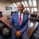 El alcalde del condado de Orange, Jerry Demings, se postula para gobernador