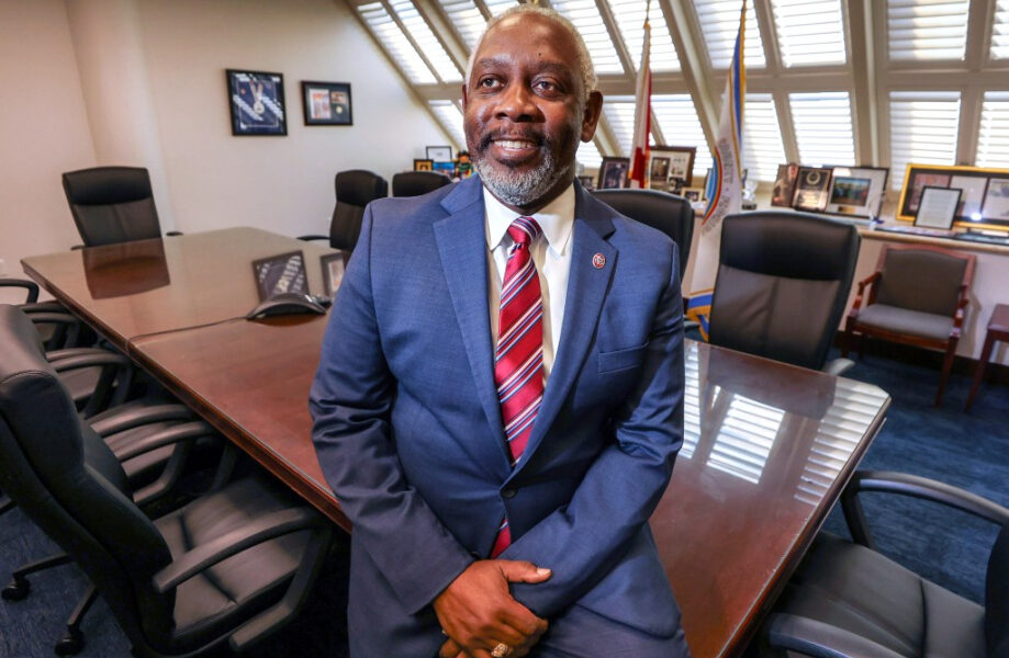 El alcalde del condado de Orange, Jerry Demings, se postula para gobernador