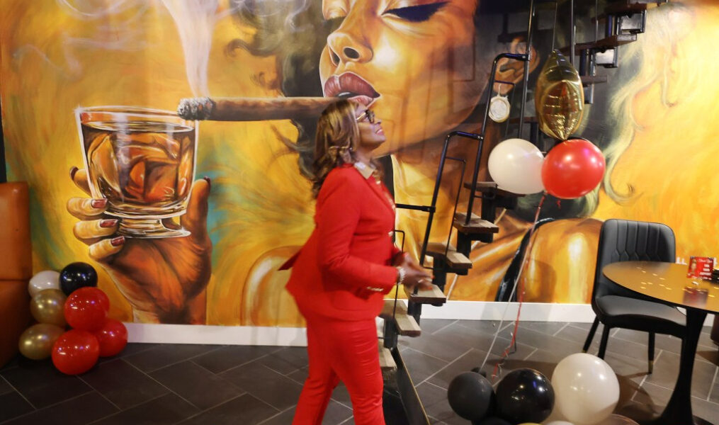 Los cargos por delitos graves son ‘una colina difícil de escalar’ mientras el regreso político de Regina Hill se queda corto