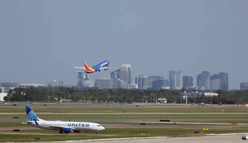 Orlando International en la lista de aeropuertos que enfrentan reducciones de vuelos