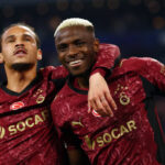 Osimhen desnuda a un Ajax indigno