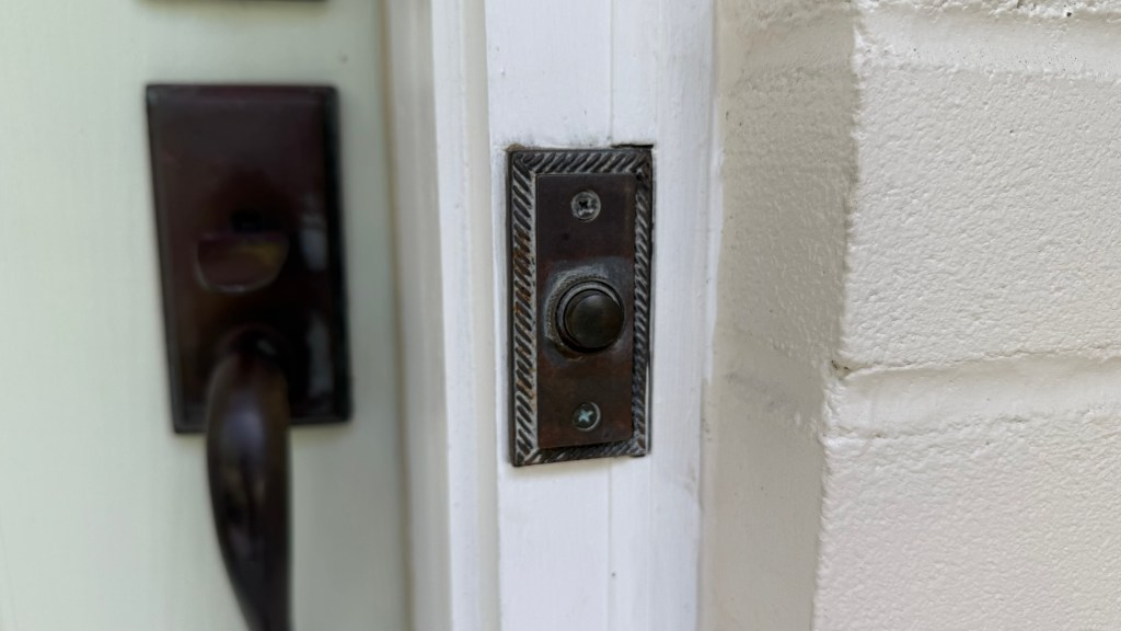 Maxwell: Ding-dong-ditch… muerto. En Florida, se advierte a los niños que los adultos pueden disparar a los bromistas