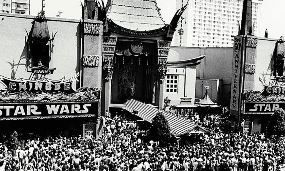 George Lucas salió a cenar con su esposa en Los Ángeles y vio centenares de personas haciendo cola: esperaban para ver ‘Star Wars’ y a él se le había olvidado