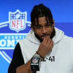 El homenaje de Marshawn Kneeland a su madre fallecida y la urna con sus cenizas que le acompa hasta su muerte