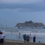 Problemas con el clima, los cruceros y la plataforma retrasan el intento de lanzamiento de Blue Origin en New Glenn