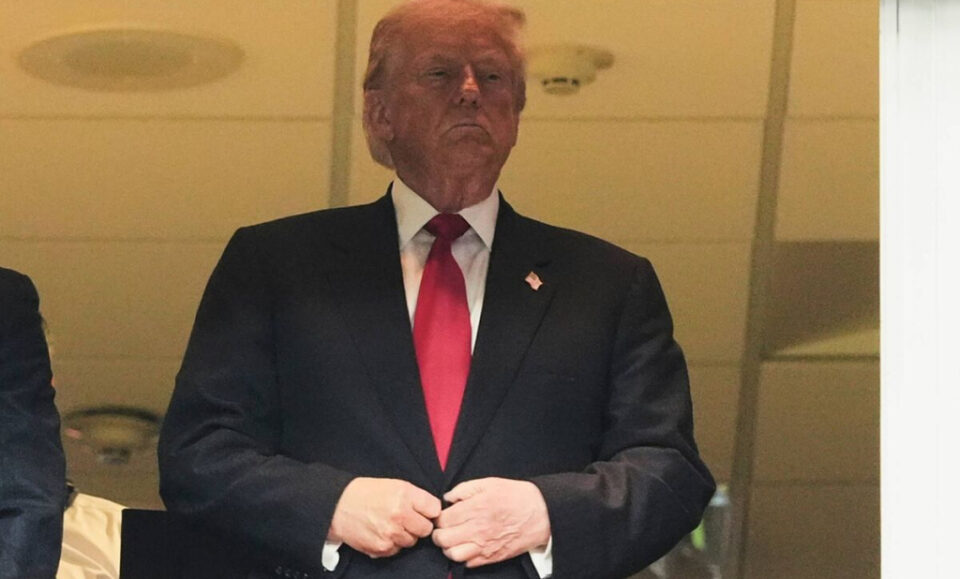 Donald Trump hace historia con Commanders en la NFL y se lleva ‘colosal’ abucheo