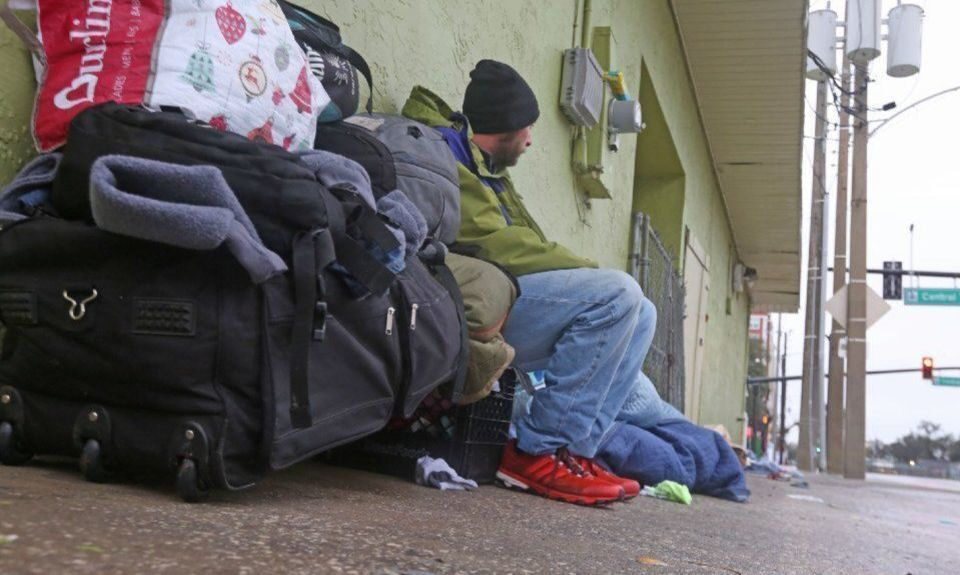 Los refugios para personas sin hogar en Florida Central se preparan para una ráfaga de frío sin precedentes