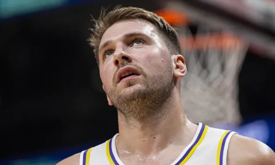 Dónde y cómo ver en vivo y gratis Oklahoma City Thunder vs. Los Angeles Lakers hoy: TV y streaming online del partido de la NBA 2025 | Sporting News Argentina