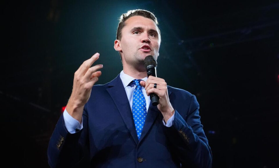 Empleado despedido por publicaciones de Charlie Kirk demanda a Eastern Florida State College
