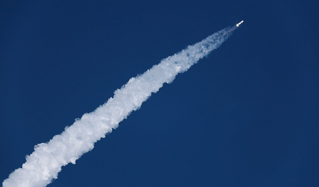 Blue Origin sube alto con el lanzamiento y el primer aterrizaje de refuerzo en New Glenn