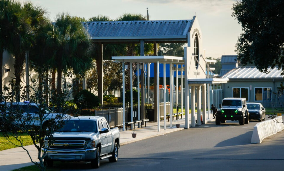 Orange recibió 53 avisos de ‘Escuelas de Esperanza’ esta semana. Muy pocos son válidos.