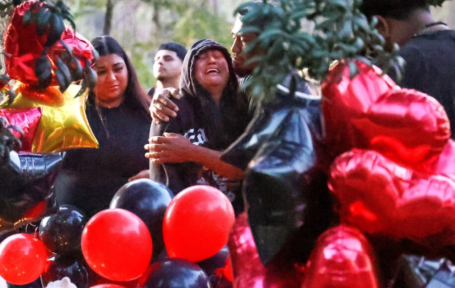 La comunidad de Apopka, ya afectada por las redadas de ICE, lamenta la muerte de 3 adolescentes en un accidente