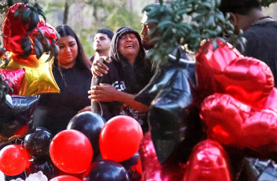 La comunidad de Apopka, ya afectada por las redadas de ICE, lamenta la muerte de 3 adolescentes en un accidente