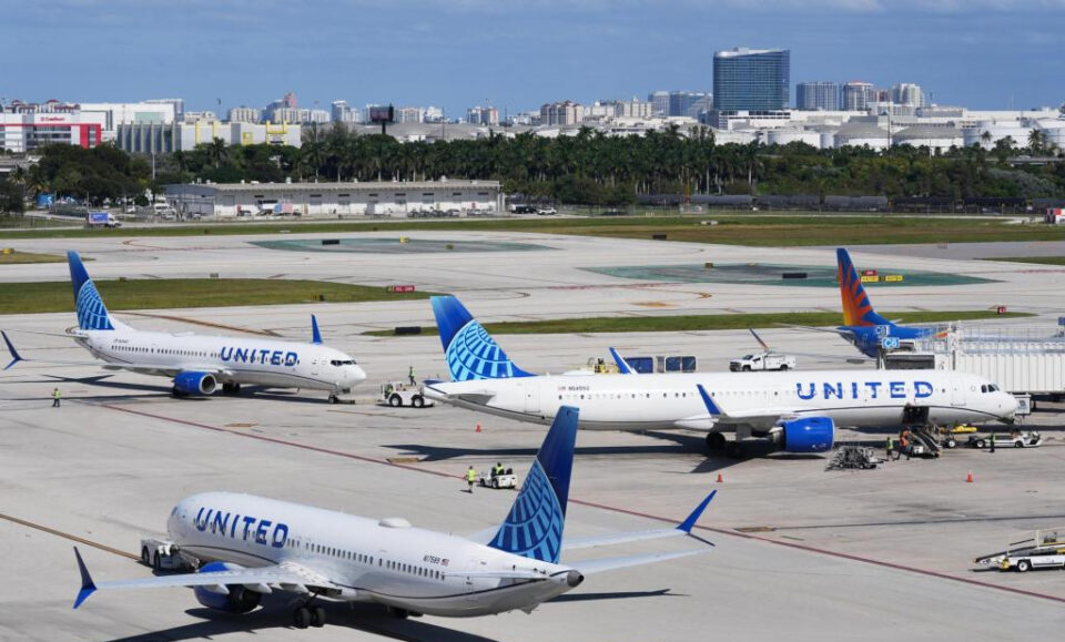 La FAA otorga bonos de $10 mil solo a los controladores de tráfico aéreo con asistencia perfecta durante el cierre