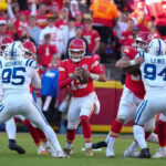 Patrick Mahomes y los Chiefs se aferran a luchar y evitan derrota ante los Colts