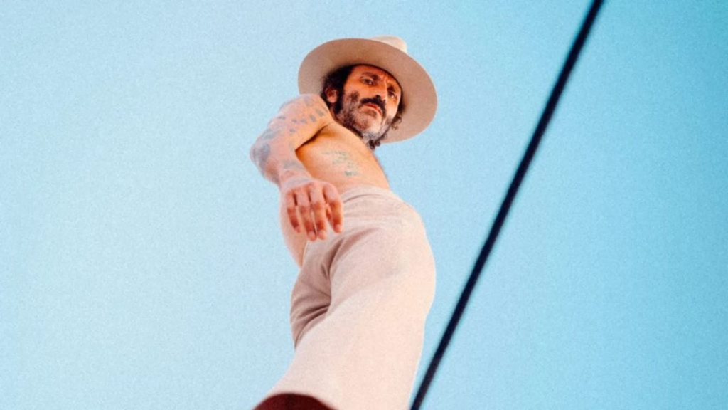 La mítica canción que Leiva se negó a tocar durante años: «Empiezo a tocarla y digo: ‘Pero si es una mierda'»