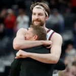 Los Lakers cortan a uno de sus interiores y fichan a un ícono de la NCAA | Sporting News Argentina