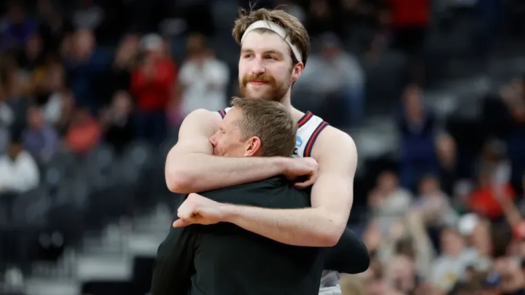 Los Lakers cortan a uno de sus interiores y fichan a un ícono de la NCAA | Sporting News Argentina