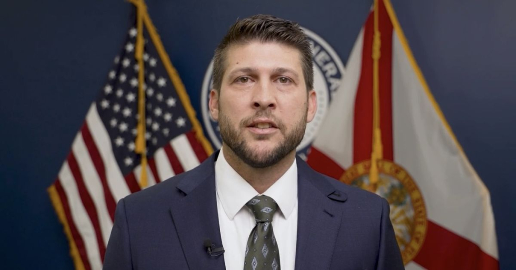 Florida escala guerra política contra California y exige bloquear su agenda energética