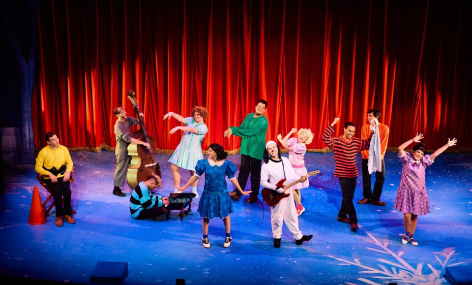 En Orlando Family Stage, Charlie Brown hace que la Navidad sea dos veces más brillante