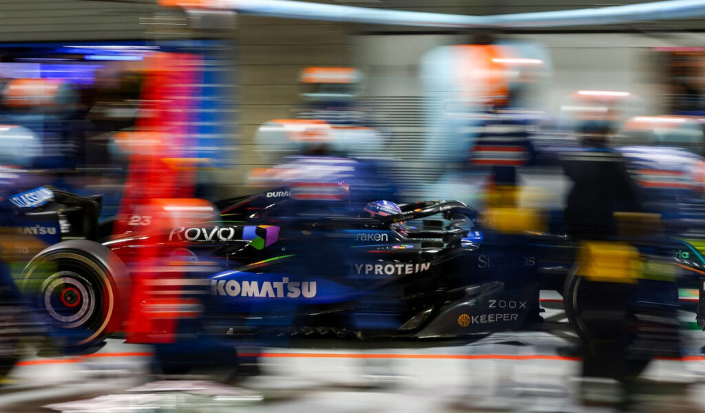 Sin radio, Albon vivió un GP de Las Vegas «a la antigua usanza»