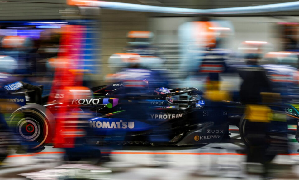 Sin radio, Albon vivió un GP de Las Vegas «a la antigua usanza»