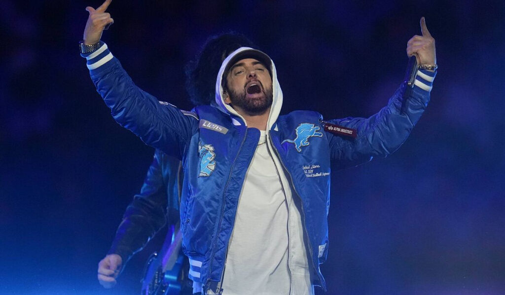 Eminem ‘rompe’ el Da de Accin de Gracias en Detroit en el Packers vs Lions
