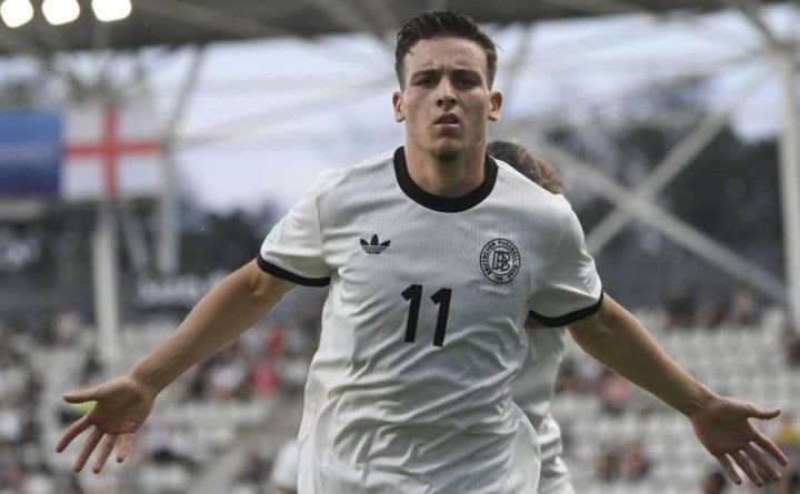 Soccer Football - Bundesliga - FC Cologne v Hamburg SV - RheinEnergieStadion, Cologne, Germany - November 2, 2025 FC Cologne's Said El Mala celebrates after the match REUTERS/Thilo Schmuelgen DFL REGULATIONS PROHIBIT ANY USE OF PHOTOGRAPHS AS IMAGE SEQUENCES AND/OR QUASI-VIDEO.