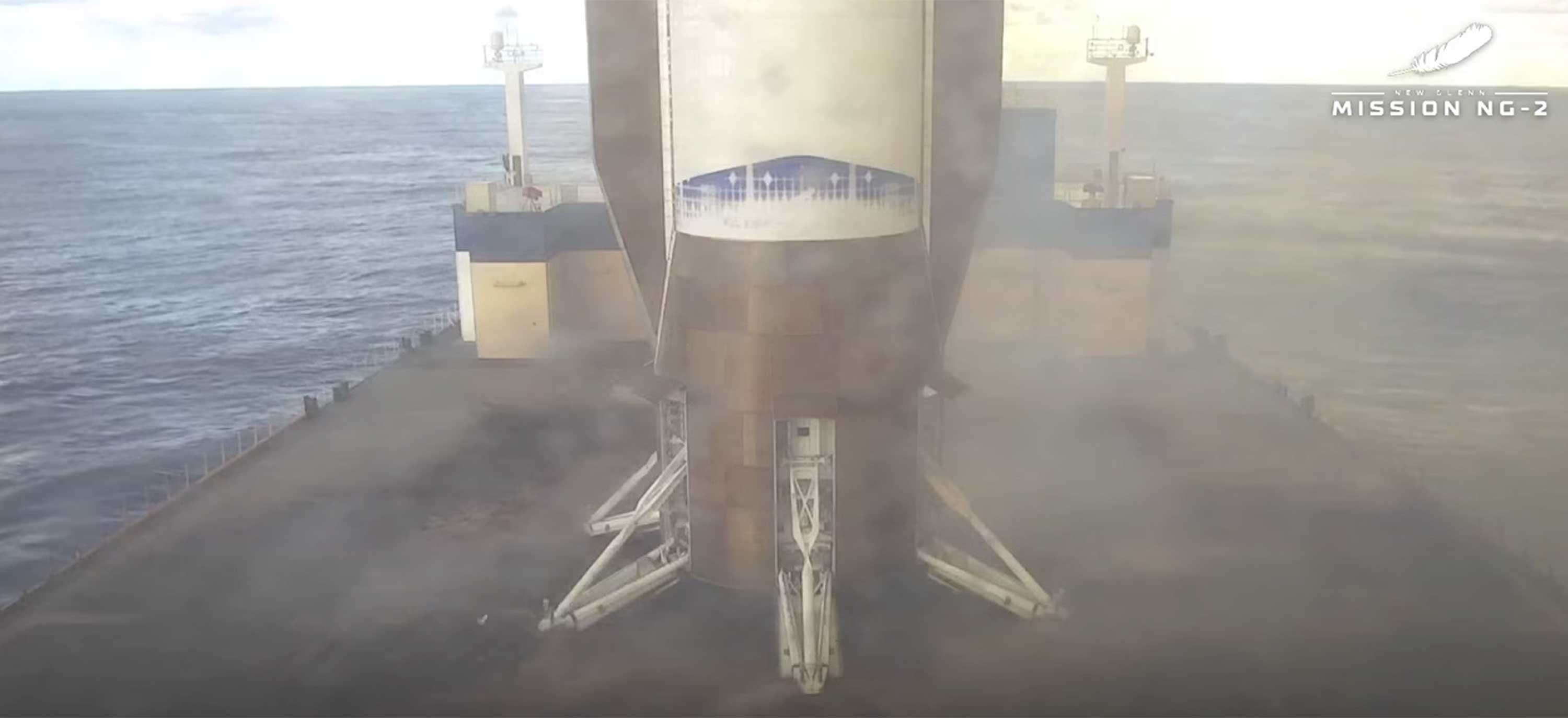 El propulsor de primera etapa Blue Origin New Glenn de la misión NG-2 aterrizó de manera segura en el buque de recuperación Jacklyn estacionado en el Atlántico después de su lanzamiento desde el Complejo de Lanzamiento 36 de la Estación de la Fuerza Espacial de Cabo Cañaveral el jueves 13 de noviembre de 2025. (Cortesía/Blue Origin)