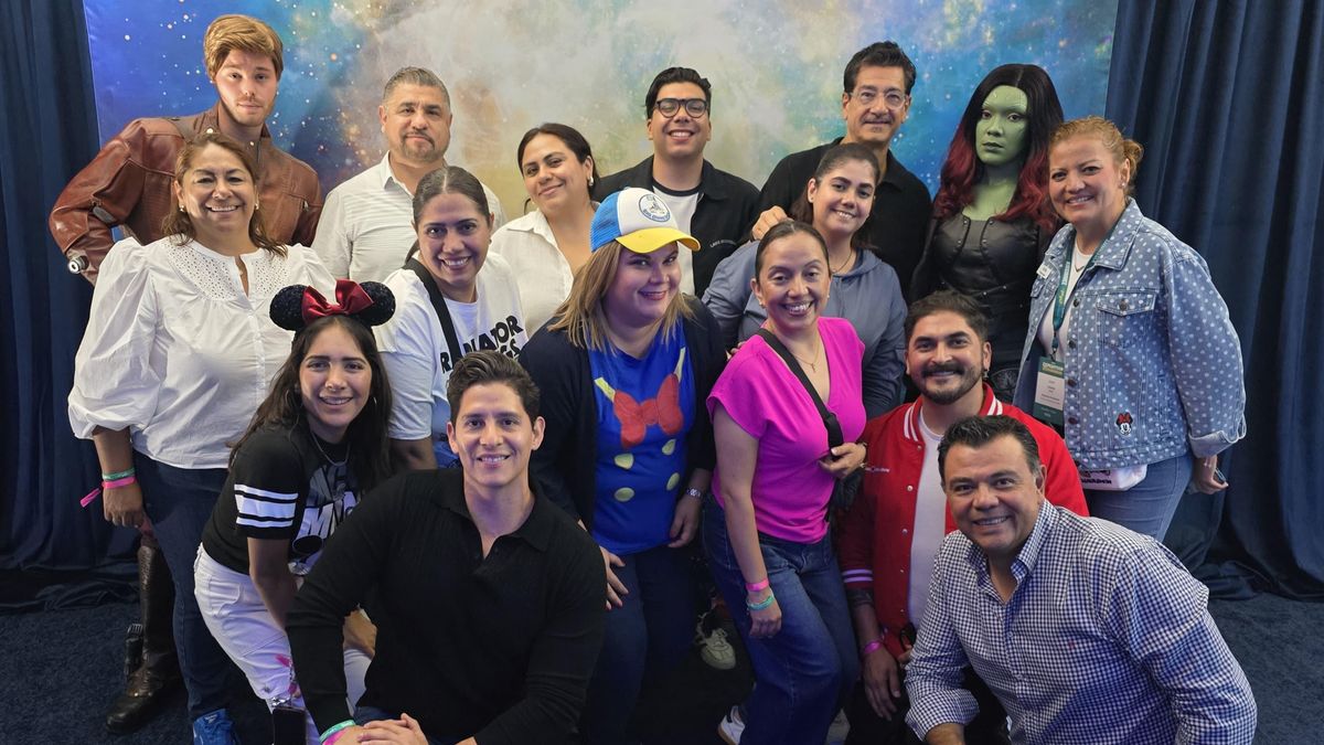 Representantes de del destino, operadores y medios de comunicación de México en la cena especial en EPCOT.