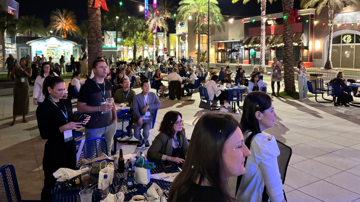 El coctel de bienvenida se realizó en Promenade Sunset Walk.