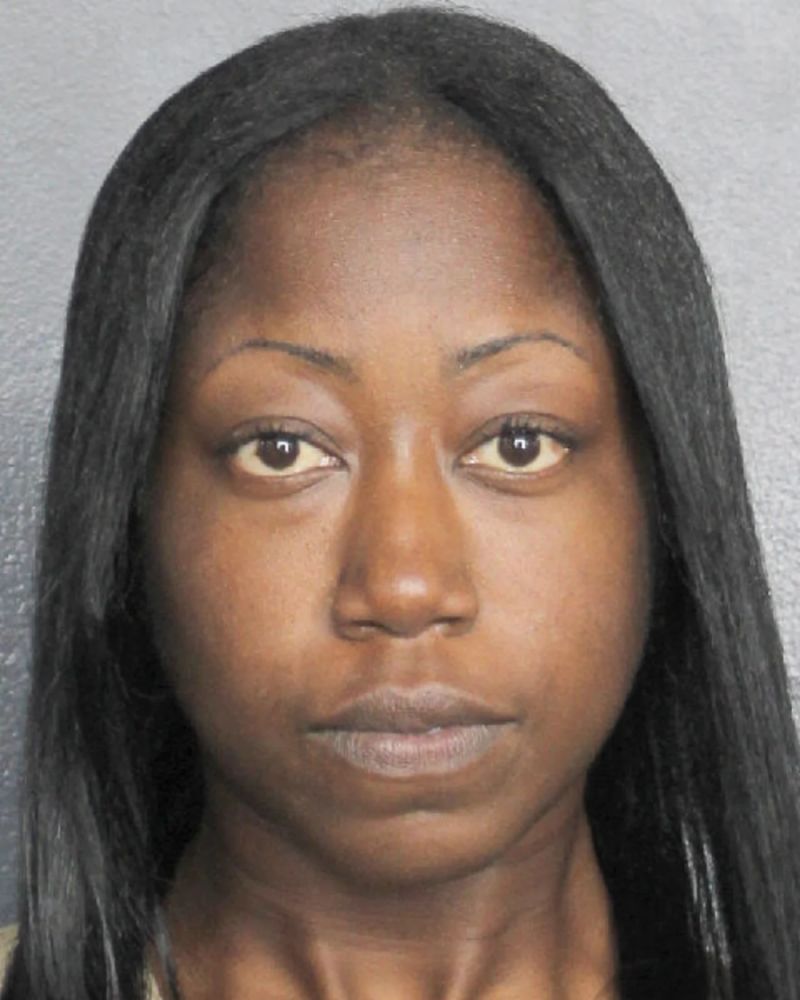 Passha Davis está detenida en un centro de detención del condado de Broward acusada de negligencia infantil. Su hija de 10 años, Gabrielle Terrelonge, está desaparecida, según la Policía.