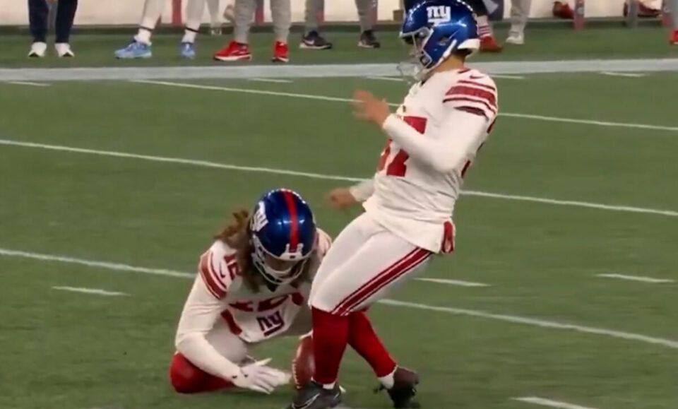 La patada ms ridcula de la NFL: Younghoe Koo patea el csped y no la pelota