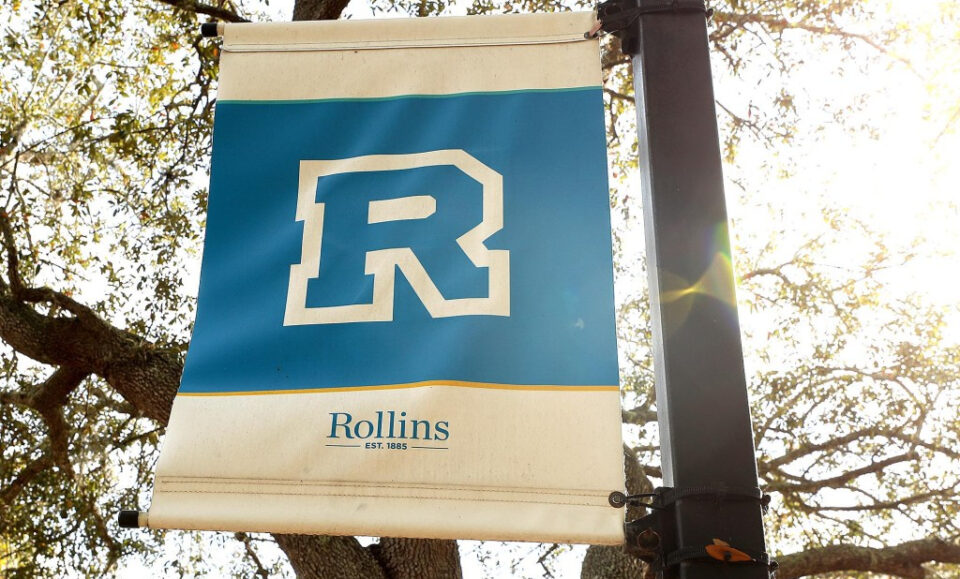Estudiante de Rollins College arrestado después de que seguridad encontrara un rifle AR-15 en el dormitorio