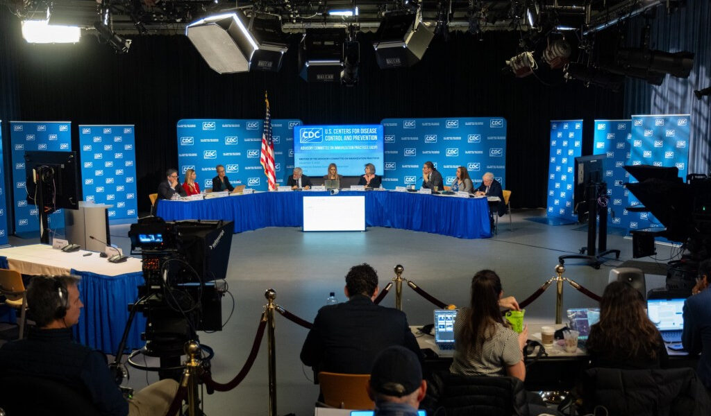 Asesores de vacunas de EE. UU. dicen que no todos los bebés necesitan una vacuna contra la hepatitis B al nacer