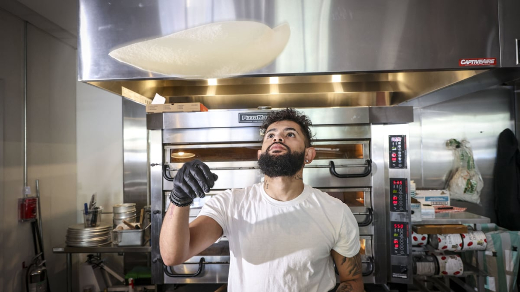 El nuevo restaurante trae delicatessen, cafetería y bar al estilo de Nueva Jersey a North Hyde Park