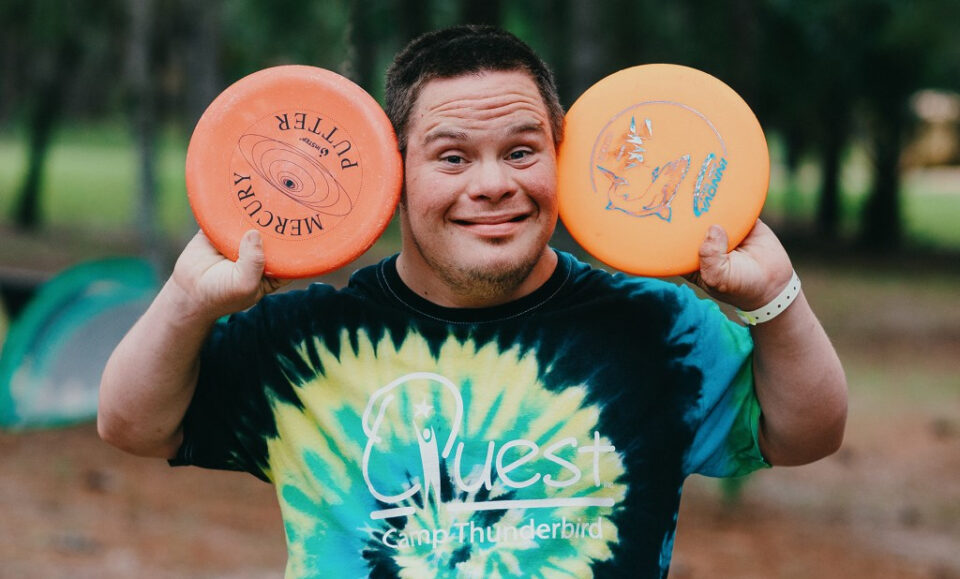 Maxwell: 16 formas de ayudar a otros en estas fiestas