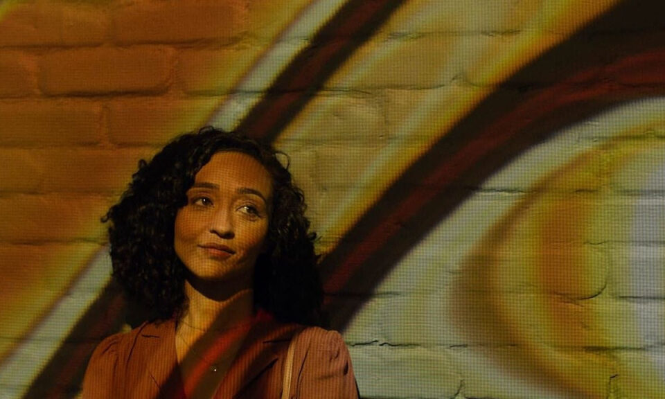 Ocho episodios llenos de intriga, un repartazo y un final que te deja del revés: esta miniserie lo tiene todo