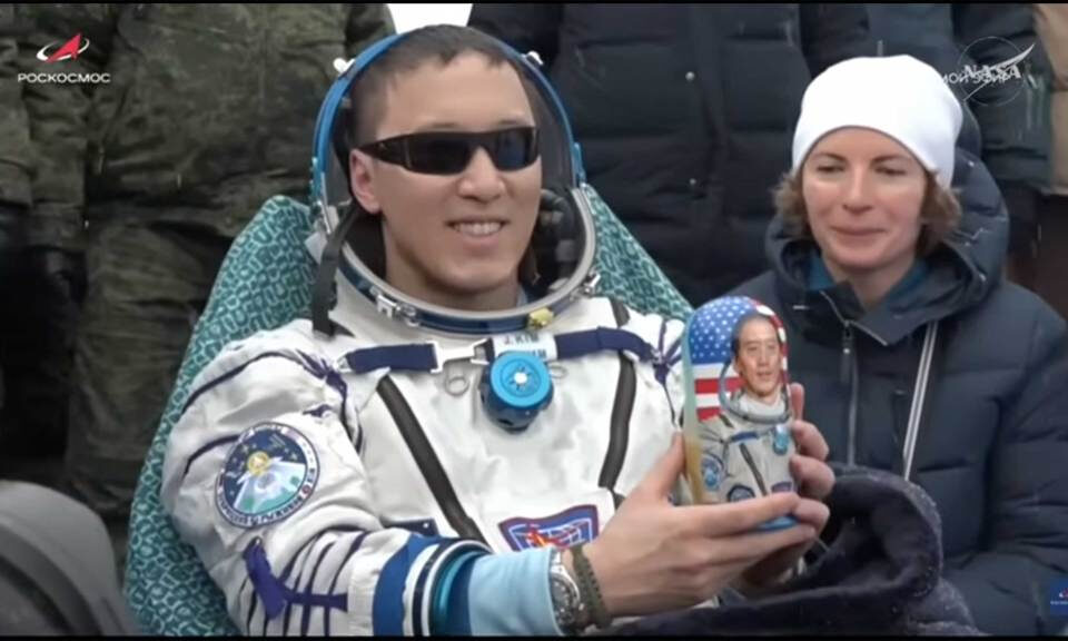 Astronauta de la NASA regresa a la Tierra después de 8 meses en la estación espacial