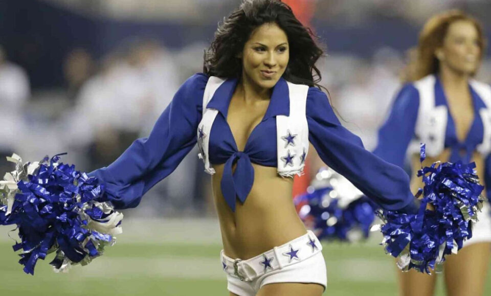 NFL Films guarda «tomas de nalgas y escotes» de porristas y fans femeninas, segn demanda