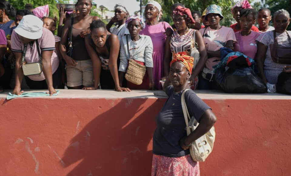 El hambre y los refugios improvisados ​​persisten en el norte del Caribe casi dos meses después del huracán Melissa