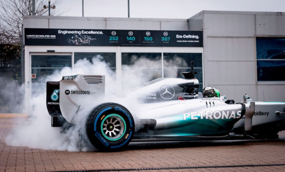 Mercedes se despide de su exitoso motor de F1 con una demostración