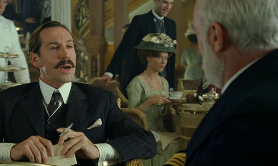 En esta escena de ‘Titanic’ hay una mujer mirando la conversación en segundo plano. No es un error de James Cameron, sino una referencia histórica